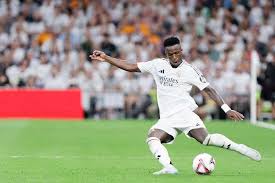 2025重庆马拉松鸣枪开跑.